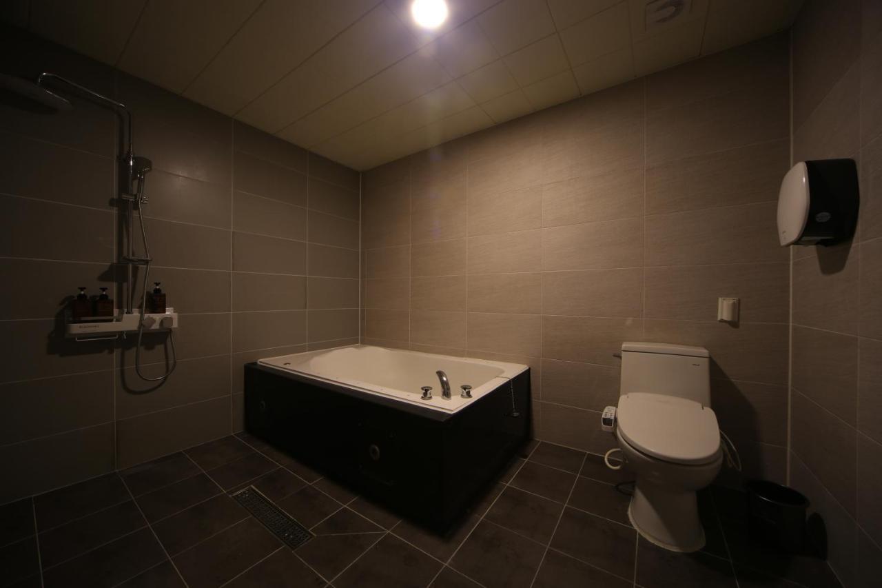 Hotel Yeogiatte Daegu Station Bagian luar foto