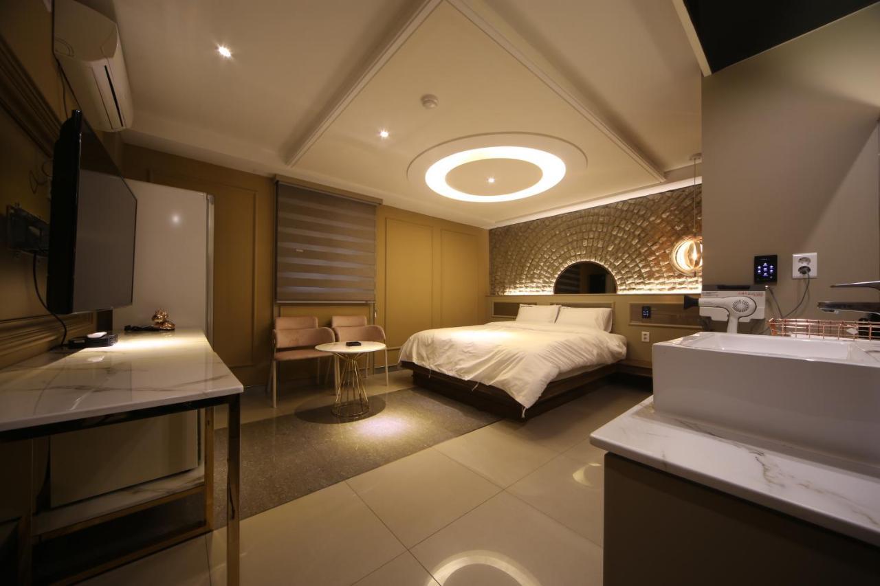 Hotel Yeogiatte Daegu Station Bagian luar foto