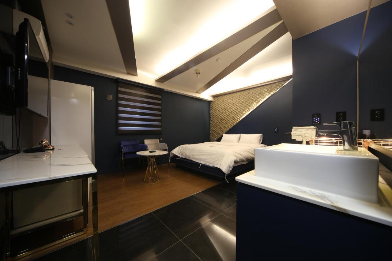 Hotel Yeogiatte Daegu Station Bagian luar foto