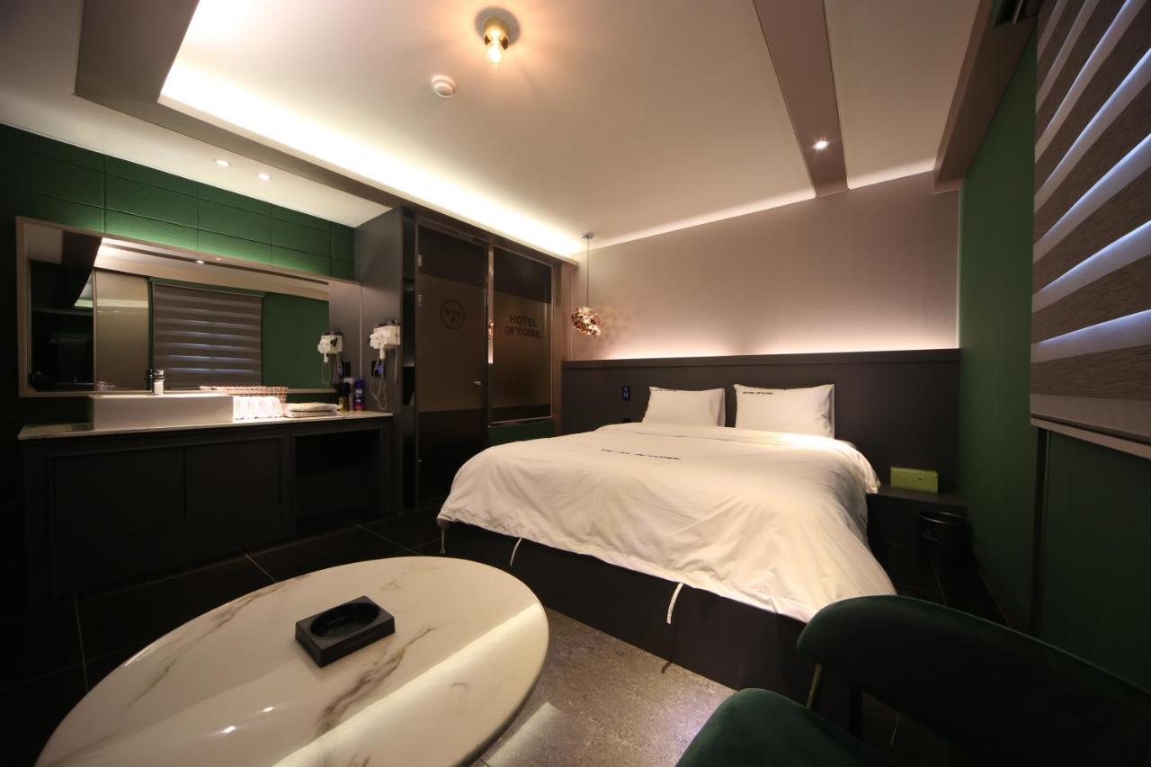Hotel Yeogiatte Daegu Station Bagian luar foto