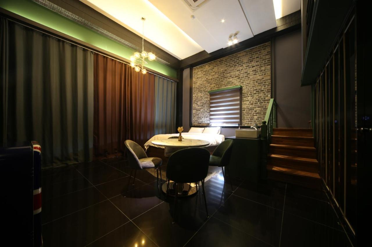 Hotel Yeogiatte Daegu Station Bagian luar foto