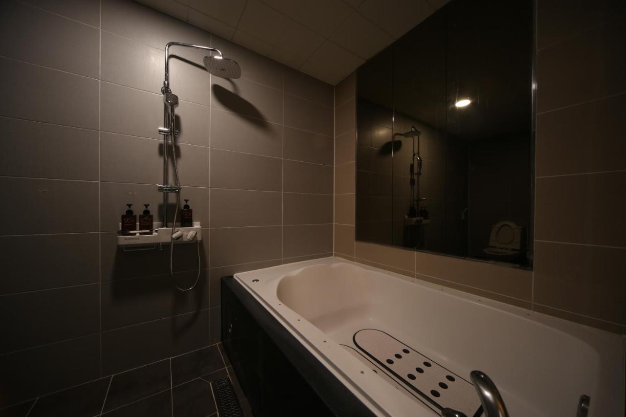 Hotel Yeogiatte Daegu Station Bagian luar foto