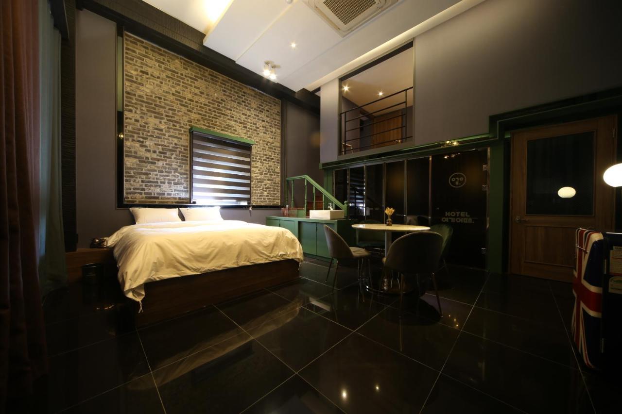 Hotel Yeogiatte Daegu Station Bagian luar foto