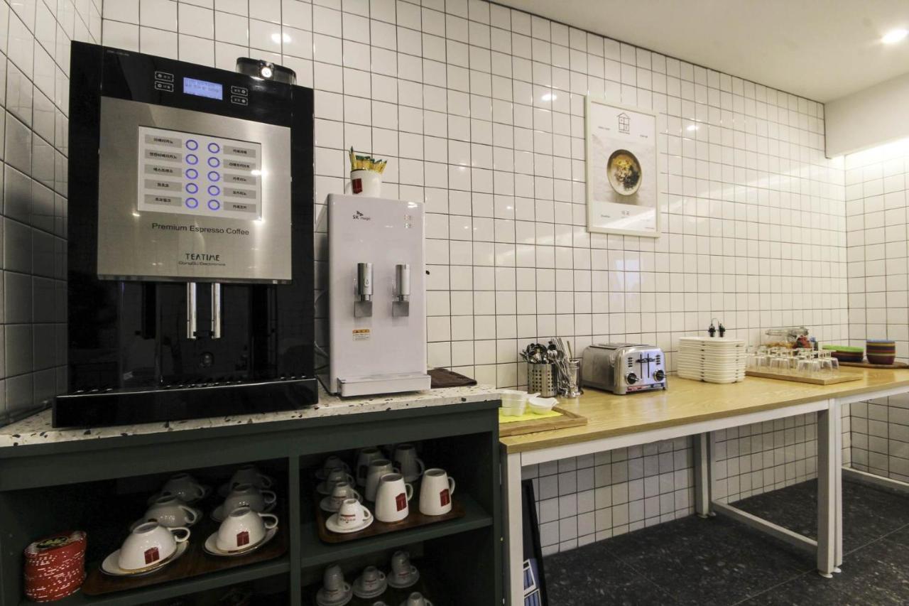 Hotel Yeogiatte Daegu Station Bagian luar foto